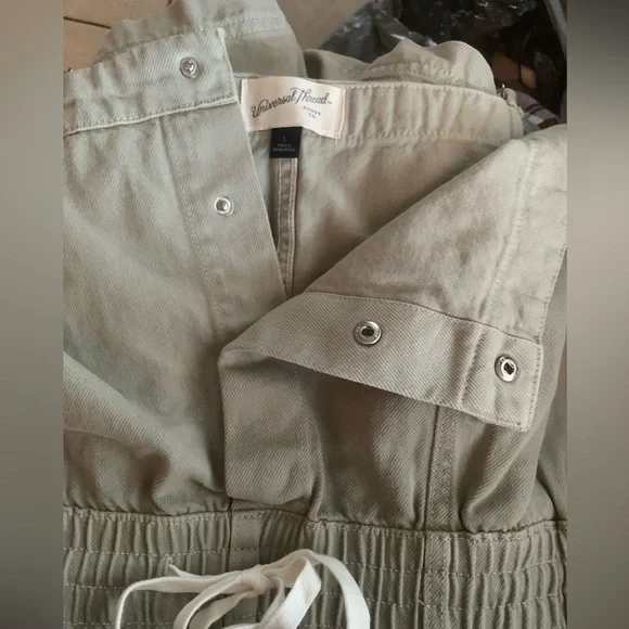 NWT Women’s Universal Thread khaki green denim romper Jumpsuit Drawstring Waist - Picture 4 of 6